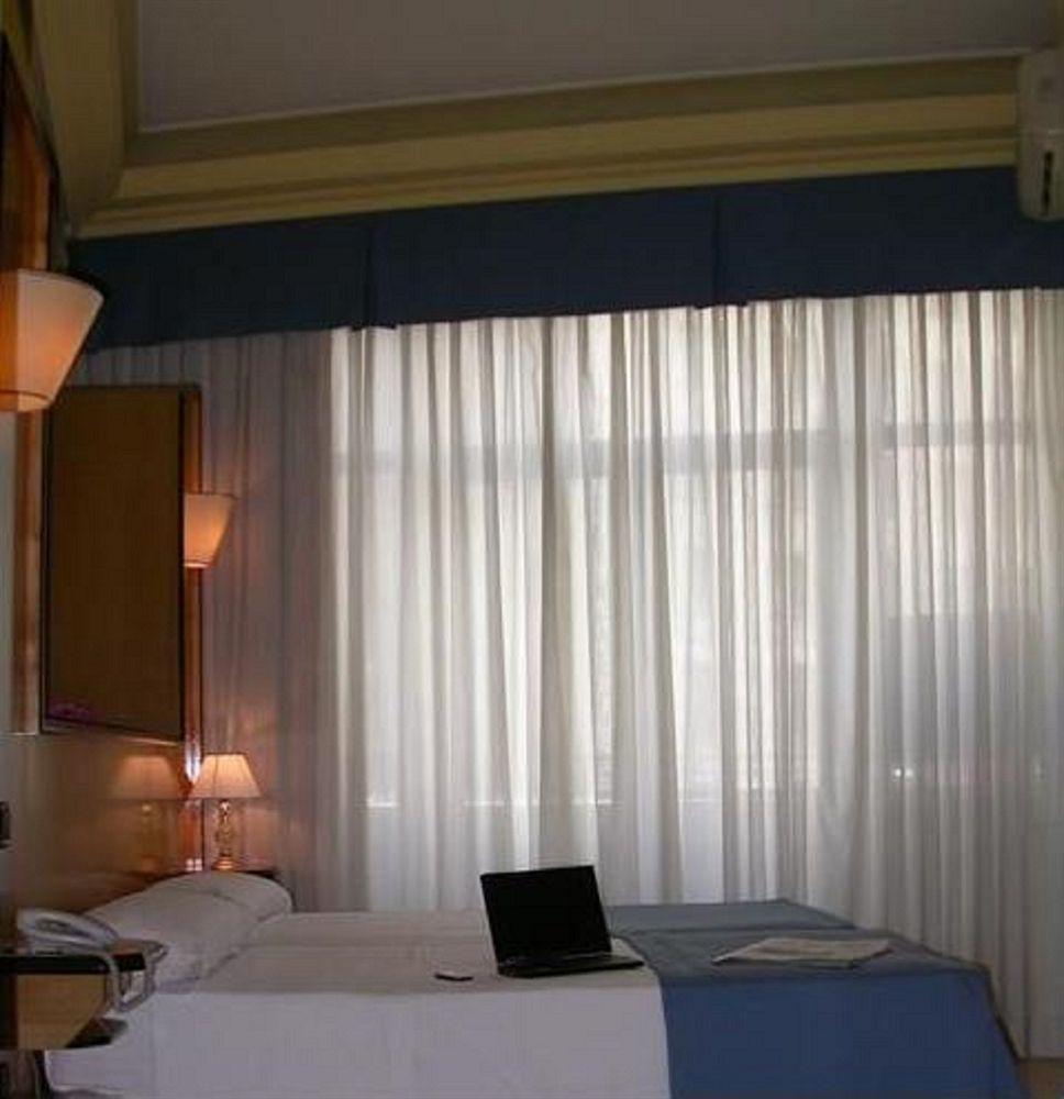 Hostal Buenos Aires Madrid Exterior foto